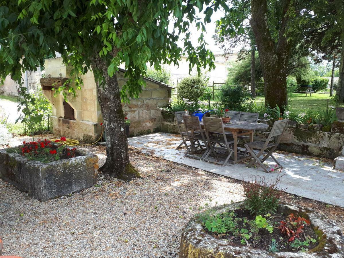 Chateau Vieux Mougnac Petit-Palais-et-Cornemps Exterior photo